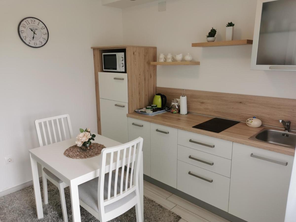 Apartmani Nova Karlovac Extérieur photo