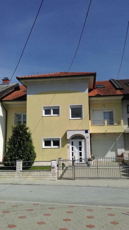 Apartmani Nova Karlovac Extérieur photo